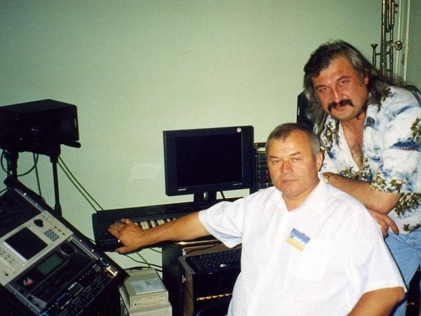 З Степаном Гігою у його ужгородській музичній студії  під час роботи над піснею 