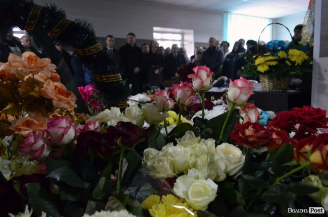Плакав і старий, і малий: поховали голову Шацької громади