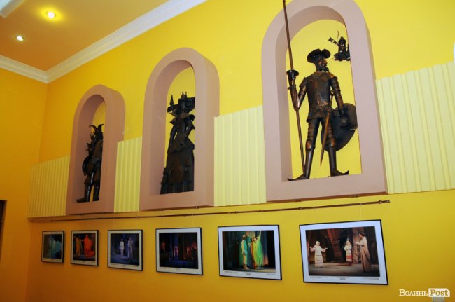 За лаштунками театру ляльок у Луцьку