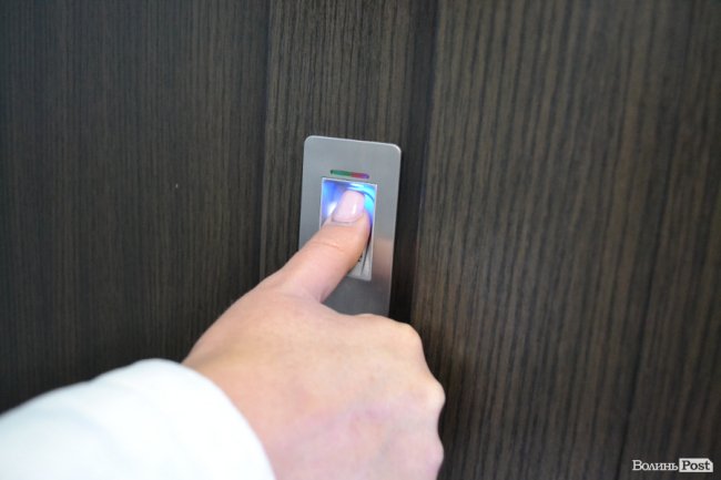 Вперше у Луцьку: вікна WINTERA  зламуватимуть і трощитимуть «грабіжники». ФОТО*