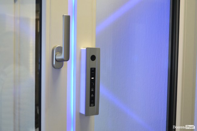 Вперше у Луцьку: вікна WINTERA  зламуватимуть і трощитимуть «грабіжники». ФОТО*