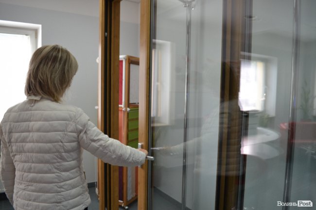 Вперше у Луцьку: вікна WINTERA  зламуватимуть і трощитимуть «грабіжники». ФОТО*