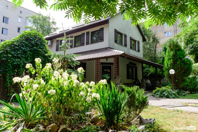 Смачна їжа у неймовірному місці: у Луцьку відкрили екокафе вірменської кухні* 