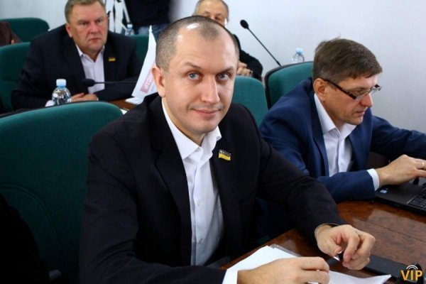 Безпека чи страх перед людьми: що депутати кажуть про пропускний режим у мерії Луцька