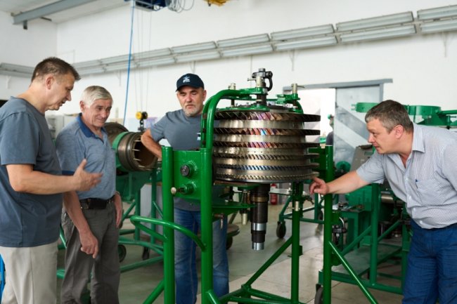 Людина, яка підняла у небо українські літаки: працівники луцького «Мотору» розповіли про життя легендарного директора 