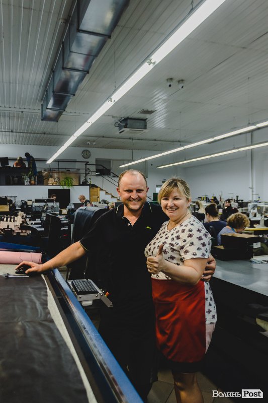 Володимир Єденак і його дружина Людмила. Познайомилися на фабриці «Ікос», обоє працюють тут багато років