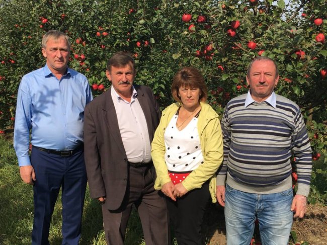 У яблуневому саду в «Раті»