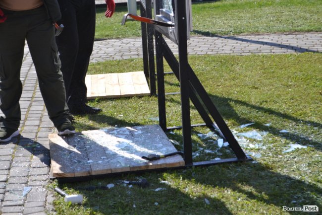 WINTERA влаштувала віконний розгром у Луцьку: як це було. ФОТО*