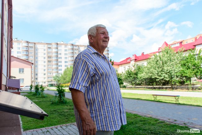 «Обрав би цей шлях знов»: чоловік 50 років працює бляхарем на «Житлобуді-2»