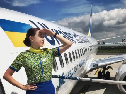 «Мій перший робочий політ був буквально першим у житті»: стюардеса з Волині – про міфи, коронавірус та яйця на борту 