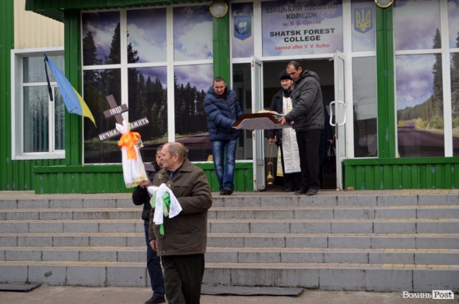 Плакав і старий, і малий: поховали голову Шацької громади