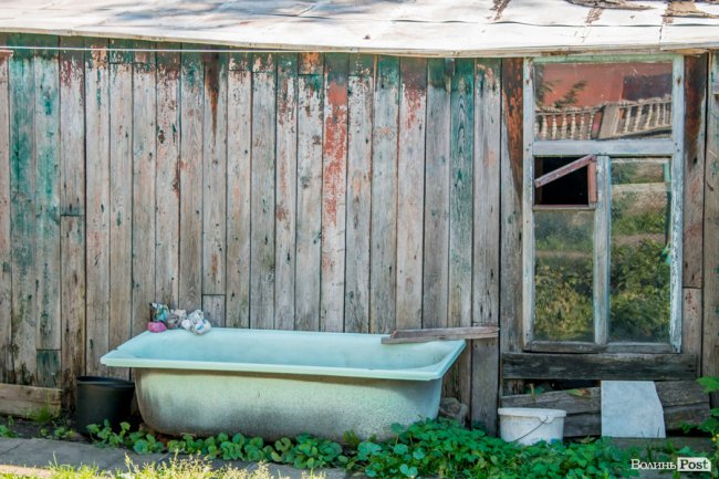 Чисте повітря та сільська тиша: за що лучани люблять Кічкарівку. ФОТО