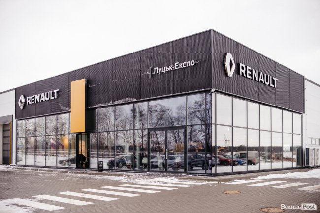 Під Луцьком відкрили найбільший на заході України Renault Store*