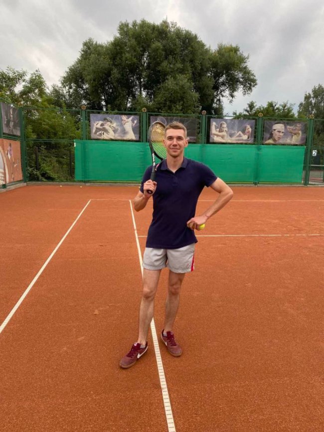 «Тільки те світло, яким він був і яке залишив, тримає на світі». У пам’ять про Вадима Гринюка, вбитого Росією на аеродромі у Луцьку