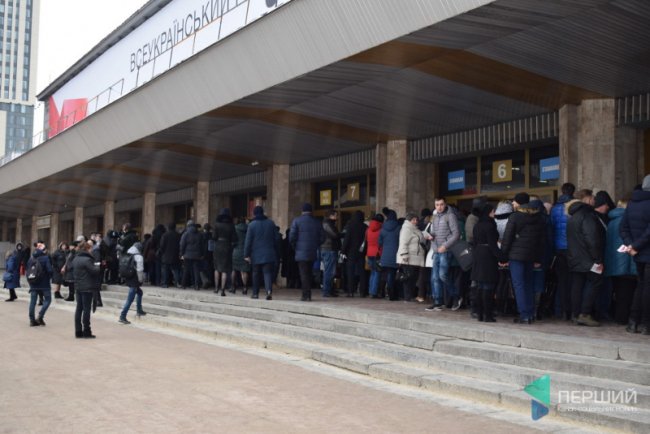 «Україноботи» проти «зрадофілів», або Як волиняни їздили на форум до Порошенка. РЕПОРТАЖ