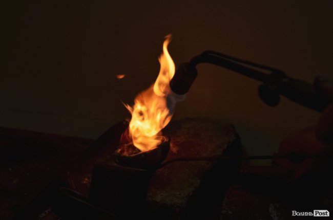 Що означає проба «585» та чому найдорожче «біле» золото – не біле: розмова у майстерні волинського ювеліра. ФОТО 