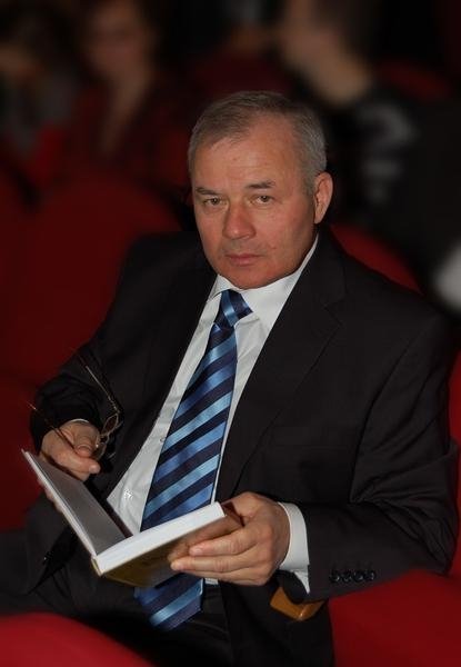 В залі урочистого засідання з нагоди 30-річчя утворення Волинської організації Національної спілки письменників України. Луцький палац культури. 4 листопада 2010 року.