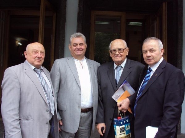 З Анатолієм Дімаровим , Михайлом Ватуляком та Іваном Корсаком. Київ. 17 травня 2011 року.