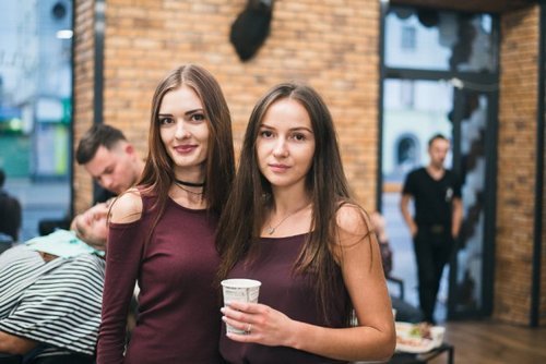 Віскі, бороди, тестостерон: у Луцьку відкрили клуб для чоловіків