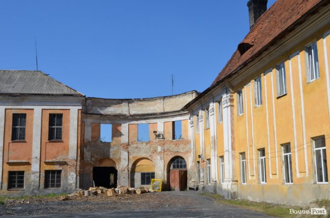 Замок божевілля і Невідомий №3: життя за стінами олицької психлікарні