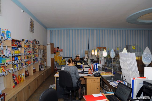 Будні «головного» відділення «Укрпошти» в Луцьку. ФОТО