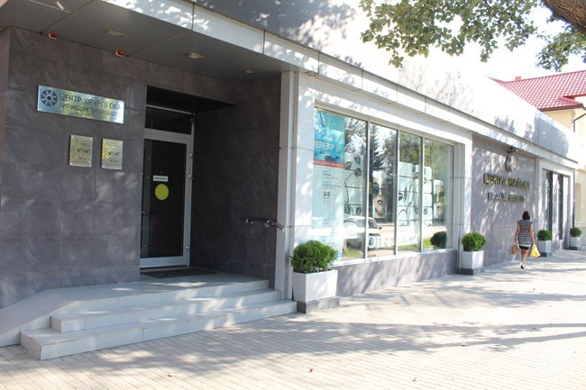 Жовті кола на дверях: навіщо вони