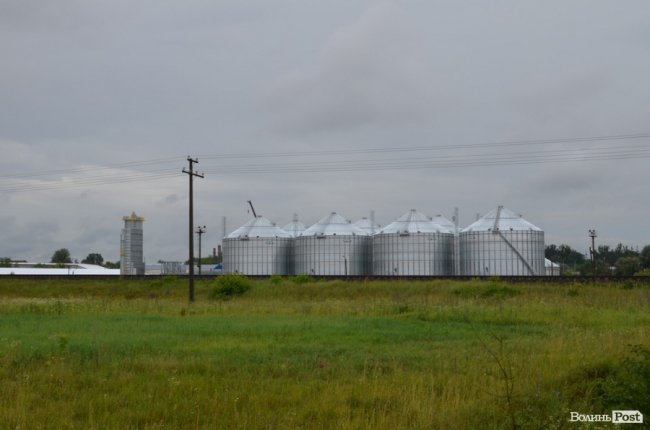 Елеватор, який зводить Діброва