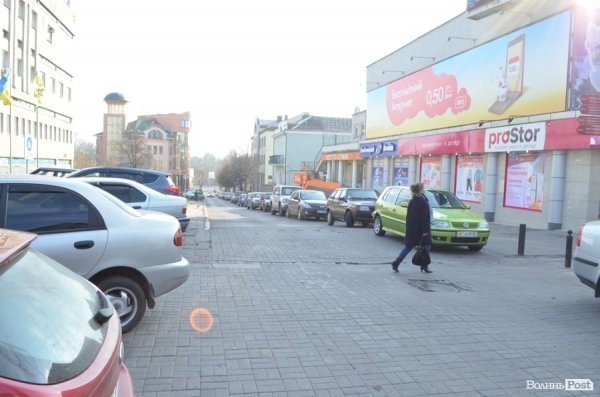 Чому вулиця Лесі Українки є пішохідною лише на словах