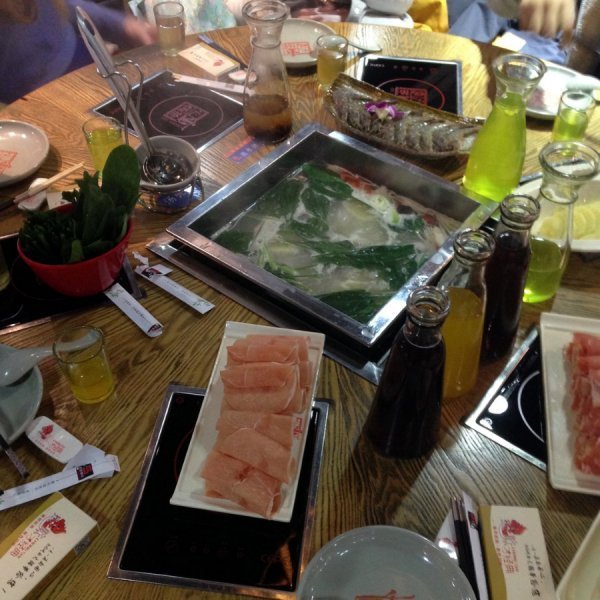 «Нотатки мандрівниці» Христини Лесюк: китайські підробки,  побиті діти та «3 пісюни»