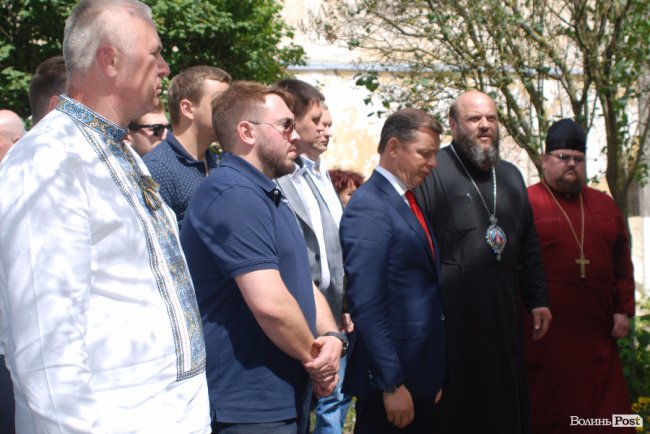 Ляшко на Волині нагороджував медиків, обробляв дерево та зустрівся з митрополитом Михаїлом