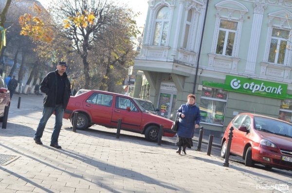 Чому вулиця Лесі Українки є пішохідною лише на словах
