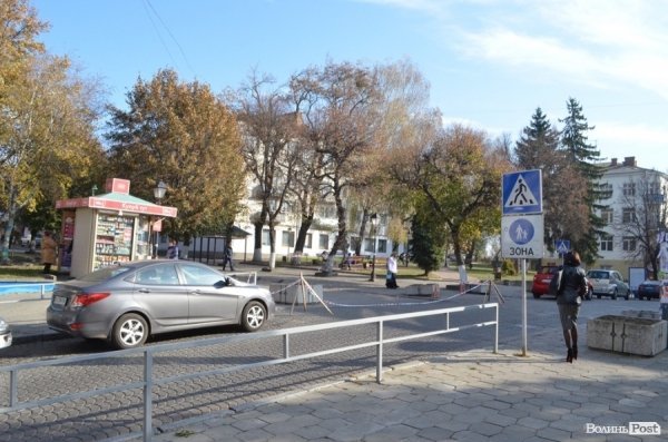 Чому вулиця Лесі Українки є пішохідною лише на словах