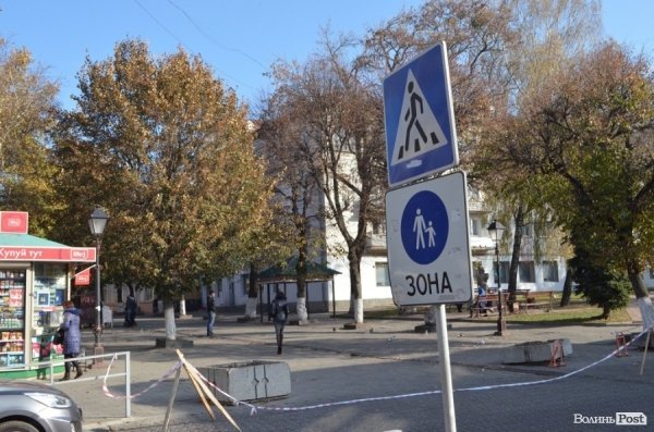 Чому вулиця Лесі Українки є пішохідною лише на словах