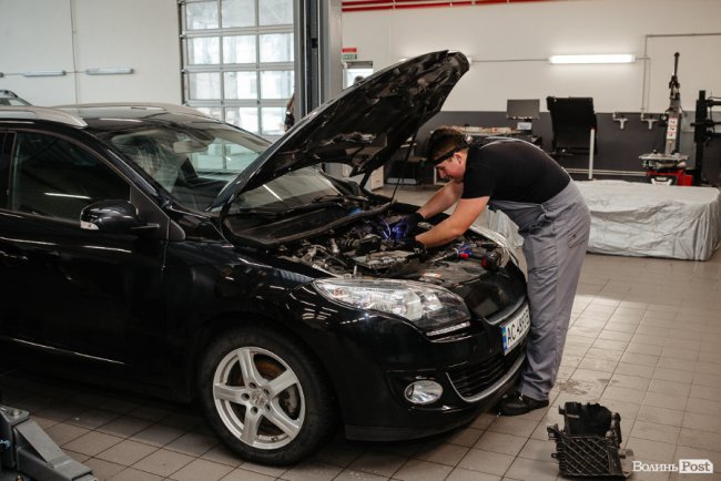 Під Луцьком відкрили найбільший на заході України Renault Store*