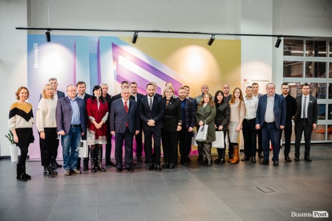 Під Луцьком відкрили найбільший на заході України Renault Store*