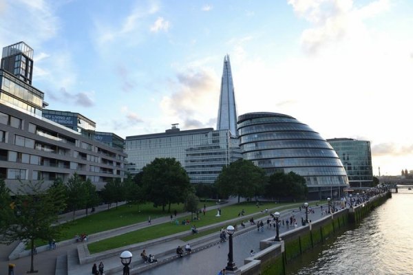 «Нотатки мандрівника» Олександра Лазуки: англійський гумор, закриті люди та стресовий графік