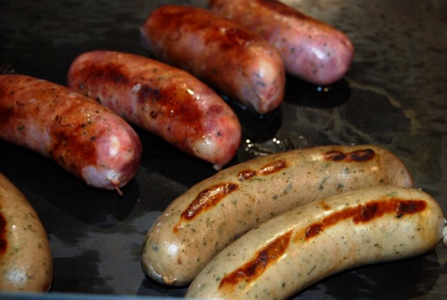 Бар напоїв, гриль та новий формат: в центрі Луцька відкрився зручний маркет*