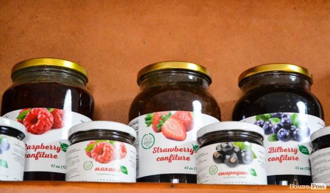 Природа – не на карантині: у волинських лісах збирають березовий сік для декількох континентів. ФОТО