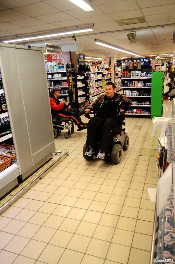 Місто перешкод: у які заклади Луцька можна потрапити на візку?