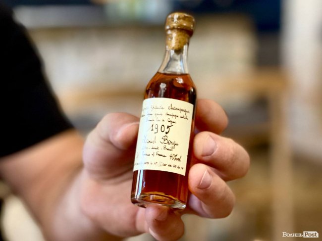 Мініатюрок коньяку «Daniel Bouju» до сьогодні збереглося всього п’ять