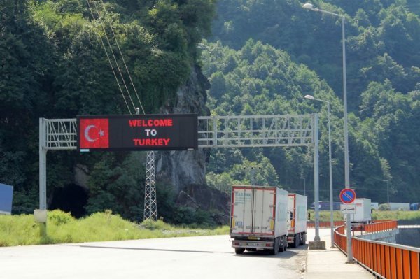 «Нотатки мандрівниці» Ірини Хом'як: легенда про мільйони троянд, фантастичне вино та грузинський Лас-Вегас