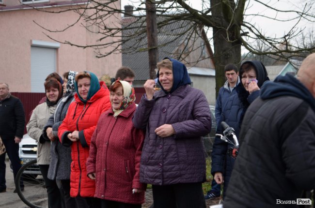 Плакав і старий, і малий: поховали голову Шацької громади