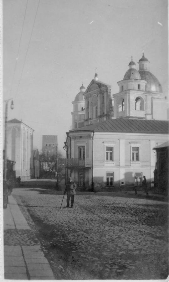 Австрійські солдати на вулиці Кафедральній. Фото з board.lutsk.ua