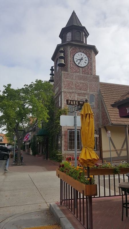 «Нотатки мандрівниці» Юлії Євпак: Санта-Барбара, бабусі в Instagram, качка в Білому домі