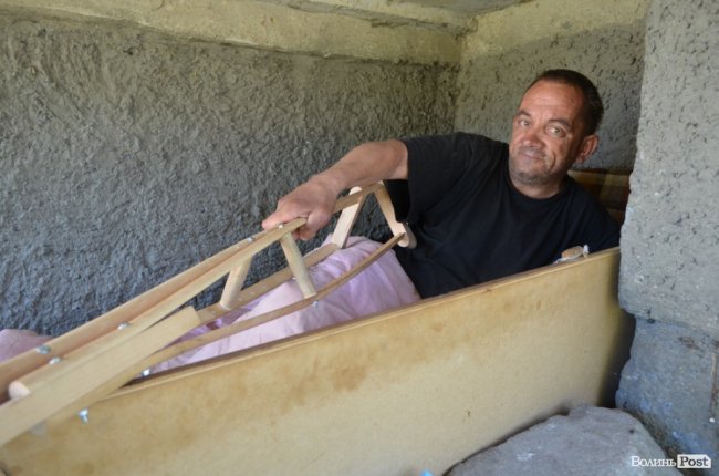 Нещодавно безхатькові подарували милиці