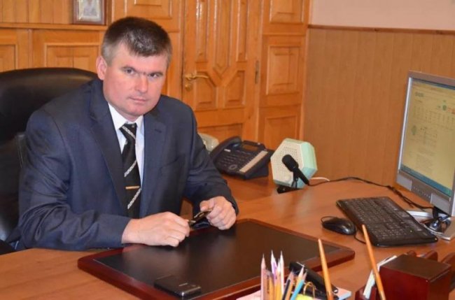 Анатолій Фролов у своєму робочому кабінеті на ШУ «Луганське»  