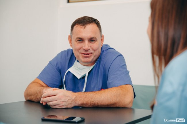 «Через 6 годин після заміни суглоба стати на ноги — то було чудо, зараз рутина», — професор Адріан Філь