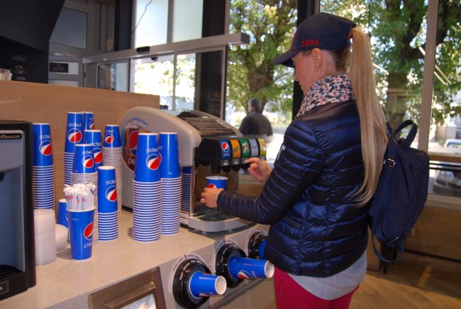 Бар напоїв, гриль та новий формат: в центрі Луцька відкрився зручний маркет*