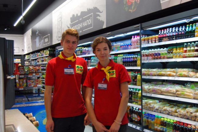 Бар напоїв, гриль та новий формат: в центрі Луцька відкрився зручний маркет*