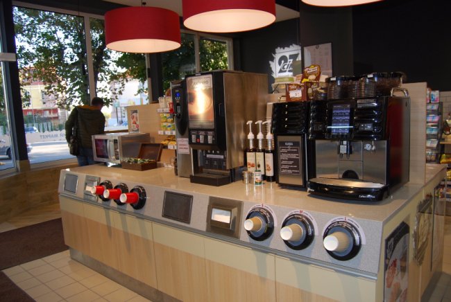 Бар напоїв, гриль та новий формат: в центрі Луцька відкрився зручний маркет*